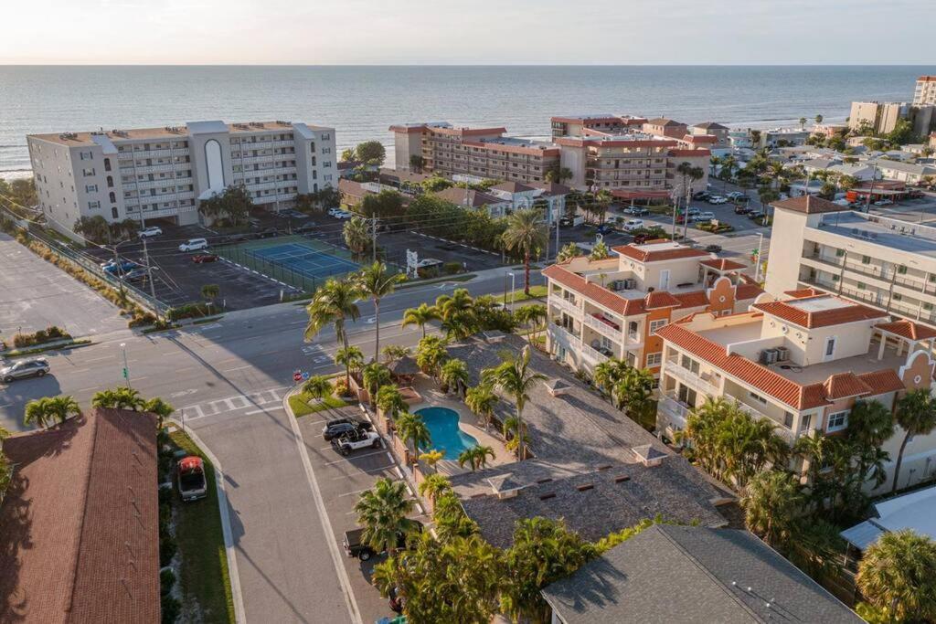 Walk To The Beach And Restaurants! - Coconut Villa'S Suite 2 St. Pete Beach Extérieur photo