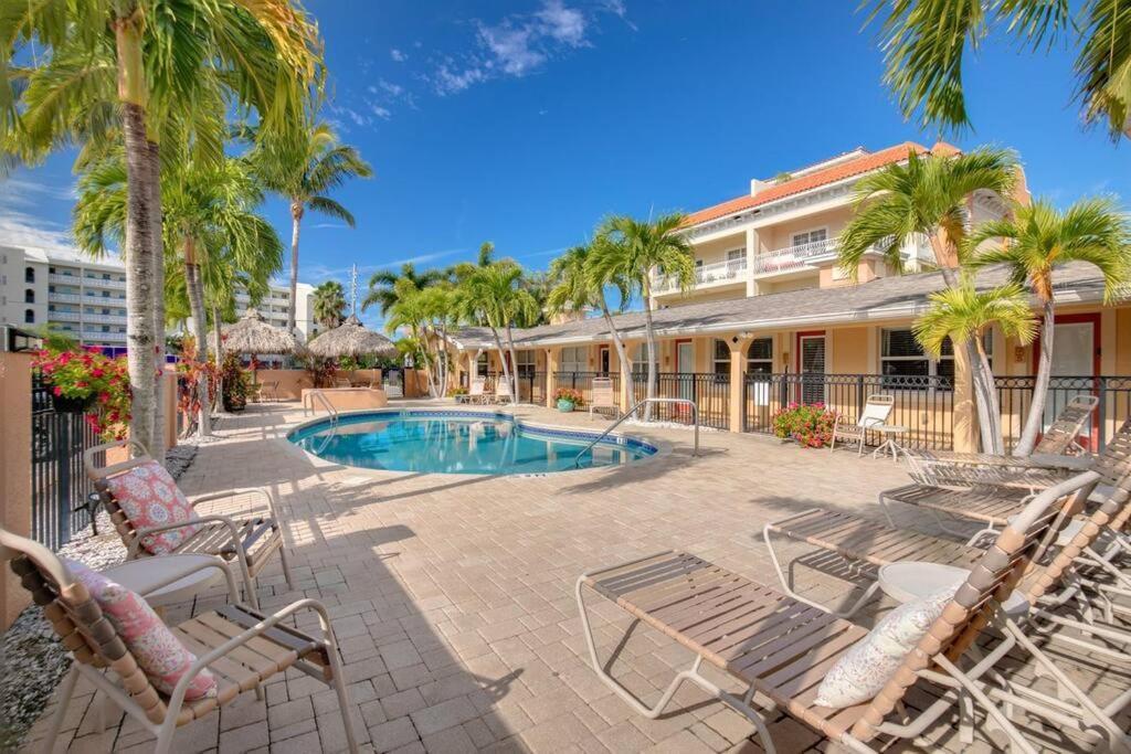 Walk To The Beach And Restaurants! - Coconut Villa'S Suite 2 St. Pete Beach Extérieur photo