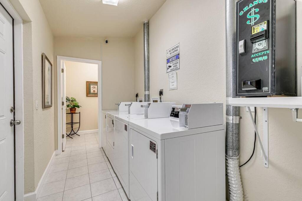 Walk To The Beach And Restaurants! - Coconut Villa'S Suite 2 St. Pete Beach Extérieur photo